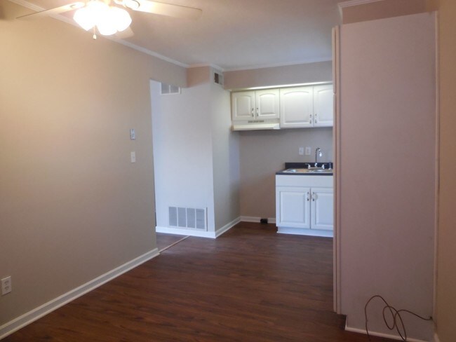 Building Photo - 3 br, 1 bath House - 2407 Determine Ct