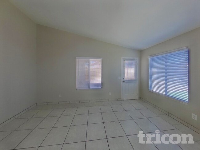 Foto del edificio - 9002 W Palm Ln