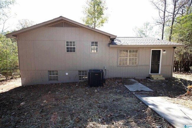 Building Photo - 5140 Hickory Dr NE