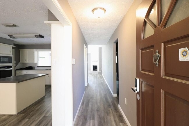 Building Photo - 24015 Lone Elm Dr