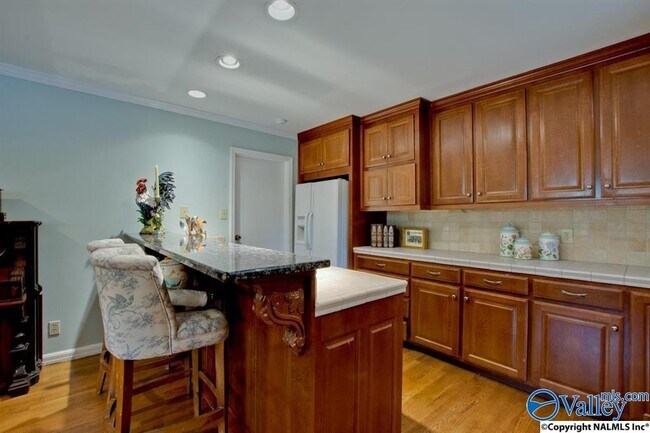 Building Photo - 2700 Evergreen St SE