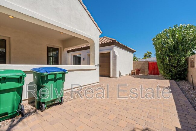 Foto del edificio - 734 W Juniper Ln