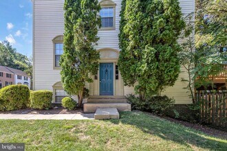 Building Photo - 5743 Burke Towne Ct