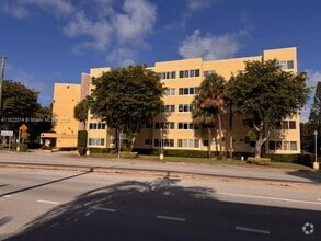 Building Photo - 2690 SW 22nd Ave