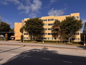 Building Photo - 2690 SW 22nd Ave