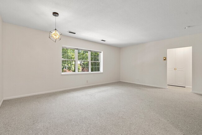 Foto del edificio - 10 Lake Shore Ct