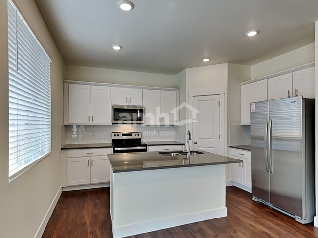Foto del edificio - 7229 Woods Rose Dr