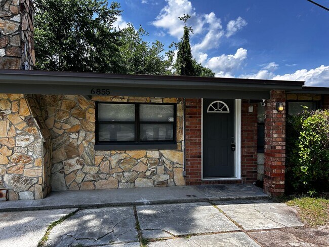 Foto del edificio - Charming, Newly Renovated 3-Bedroom Home w...