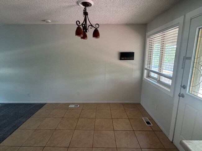Comedor - 5730 W 111th Pl