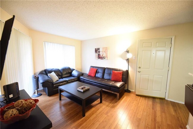 Foto del edificio - 18333 Roehampton Dr
