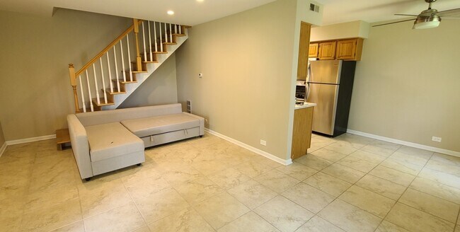Building Photo - 1170 Cove Dr