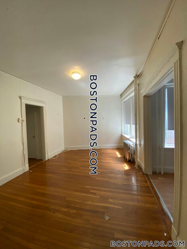 Building Photo - 231-235 Park Dr