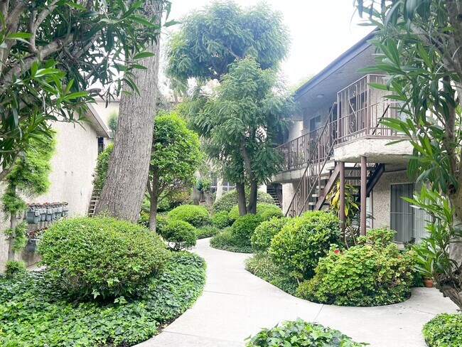 Foto del edificio - Green Court Garden Apartments