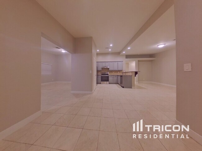 Building Photo - 810 S Greenleaf Ln