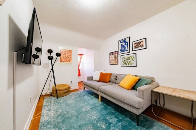 Foto del edificio - 170 E 100 N