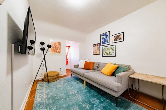 Building Photo - 170 E 100 N