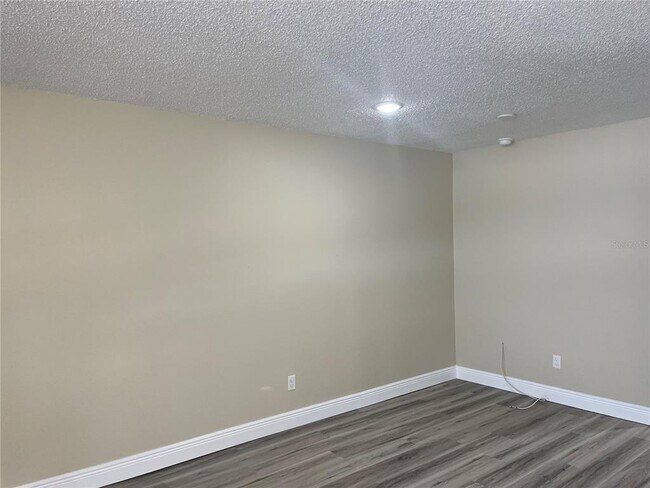 Building Photo - 9105 Tudor Dr