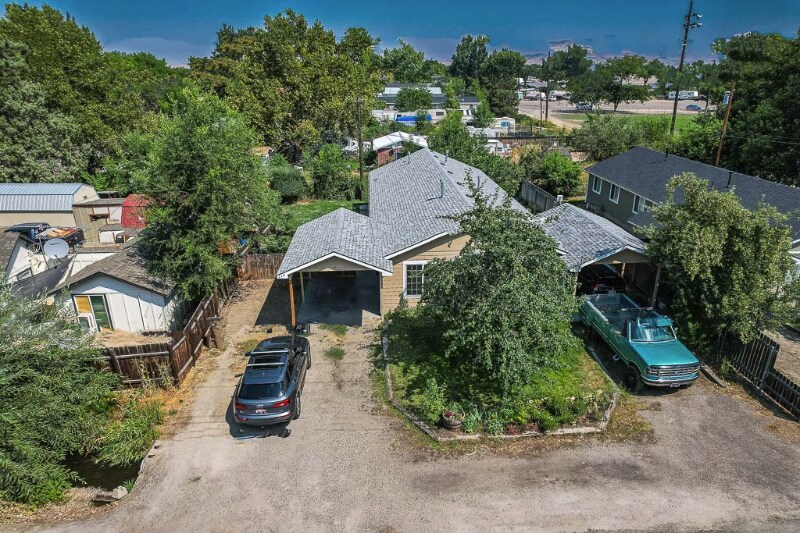 Foto principal - 210 E 12th St
