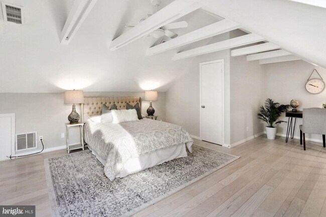 Foto del edificio - 2 br, 1 bath Condo - 8207 Grubb Rd Apt 201