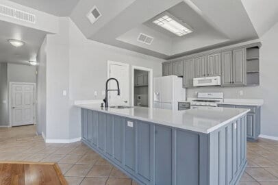 Building Photo - Updated 3-Bed Condo with Scenic Views & Cozy Fireplace