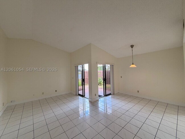 Foto del edificio - 6431 NW 171st St