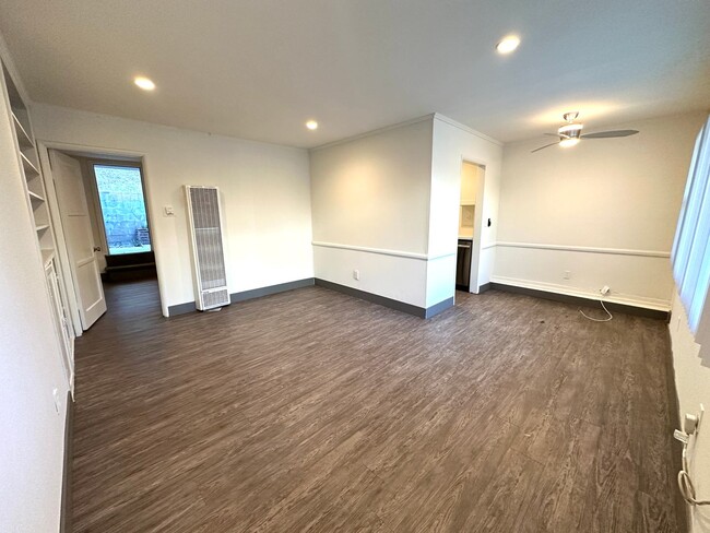 Building Photo - 7100 Ramsgate Ave
