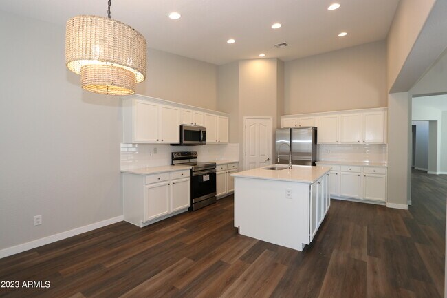 Foto del edificio - 2208 W Harwell Rd.