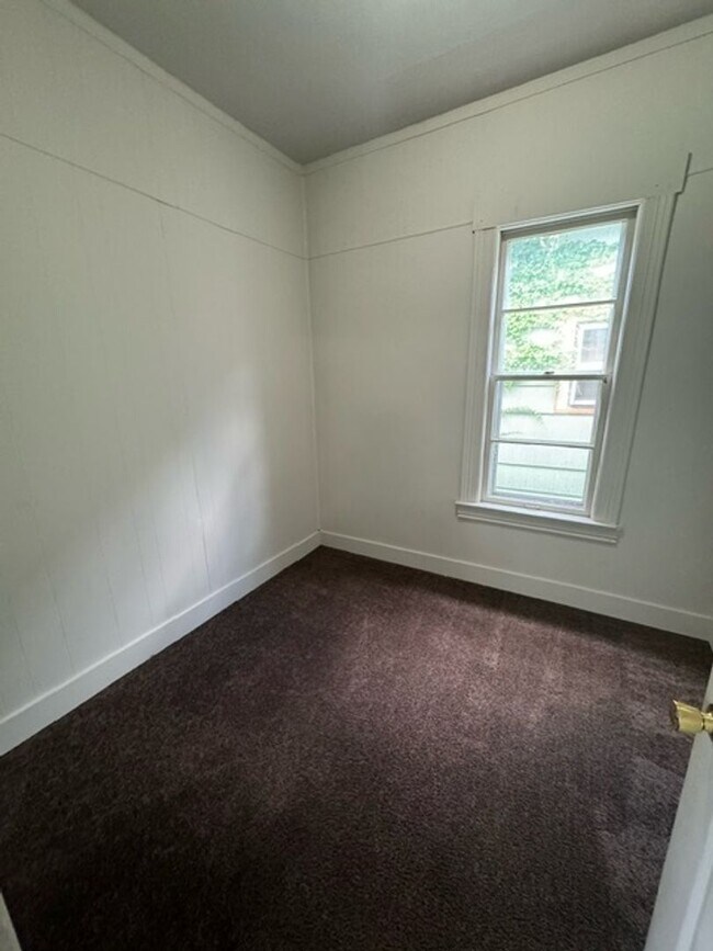 Building Photo - 1112 Elm St