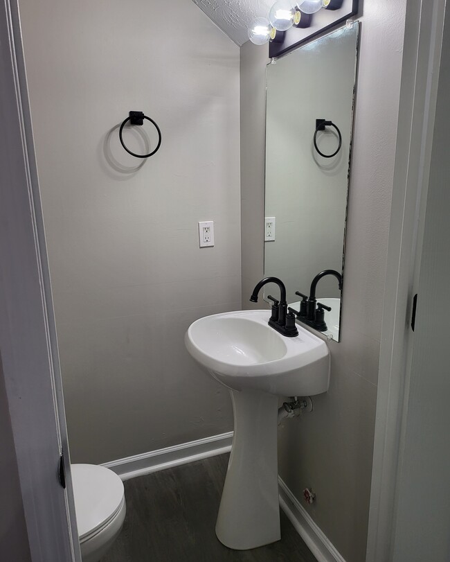 Foto del edificio - 5211 Crystal Ct