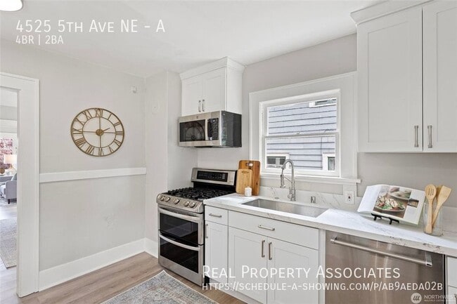 Building Photo - Fully Remodeled 4 bed, 2 bath, Wallingford...