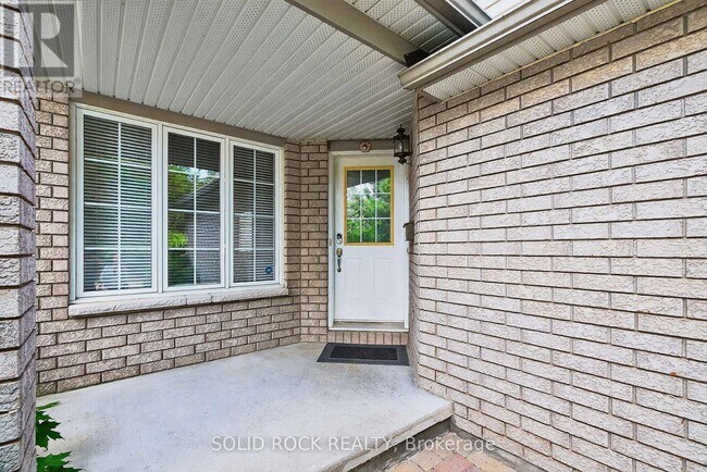 Building Photo - 30 Kenins Crescent