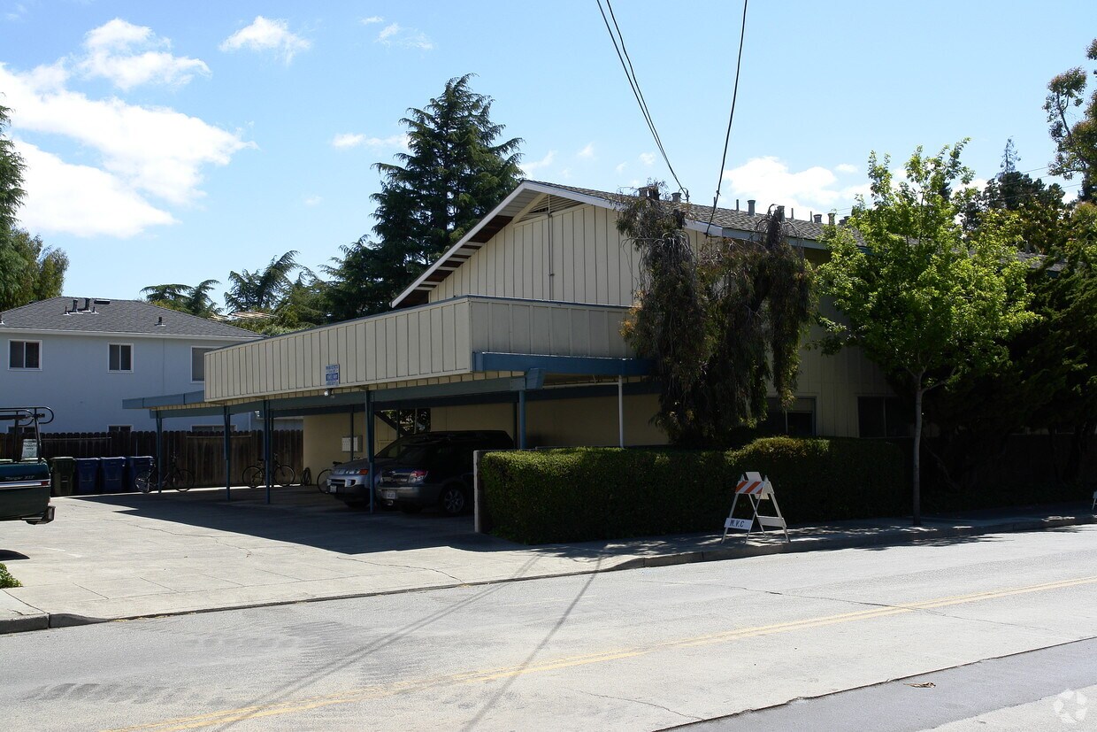 Primary Photo - 896 Middle Ave