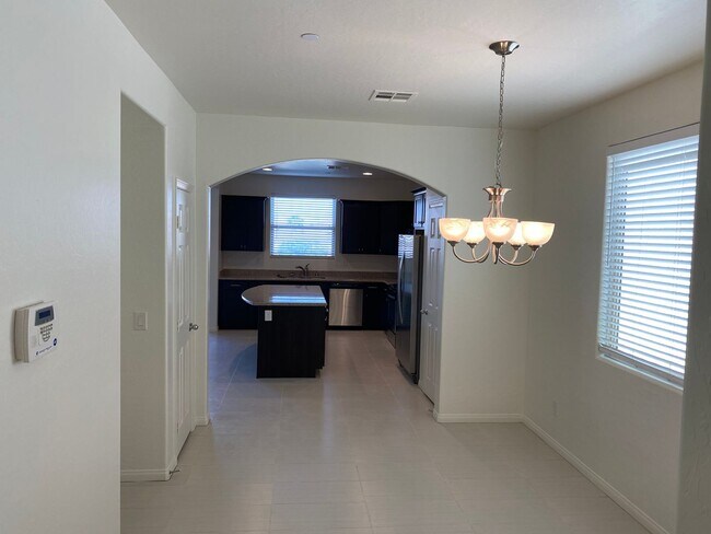 Foto del edificio - TUSCANY GUARD GATED COMMUNITY. LOTS OF UPGRADES AND HOA AMENITIES