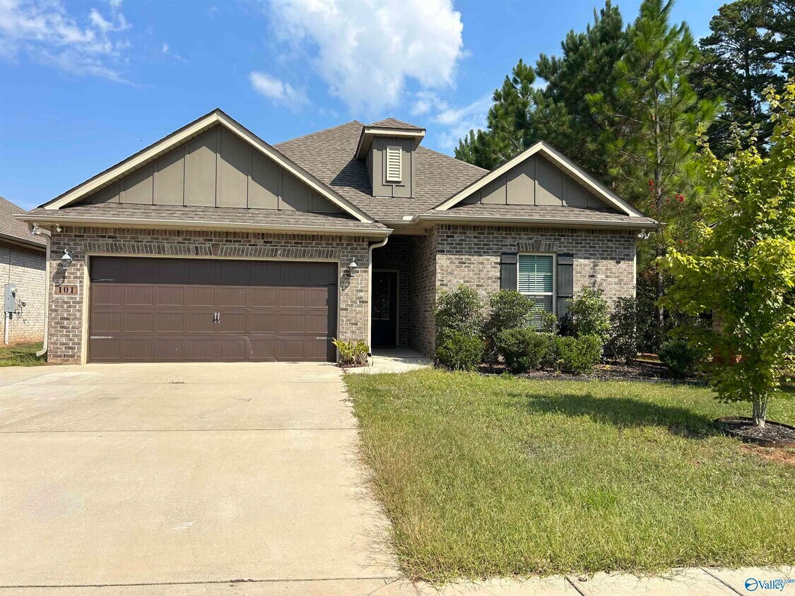 Foto principal - 101 Riverfront Dr