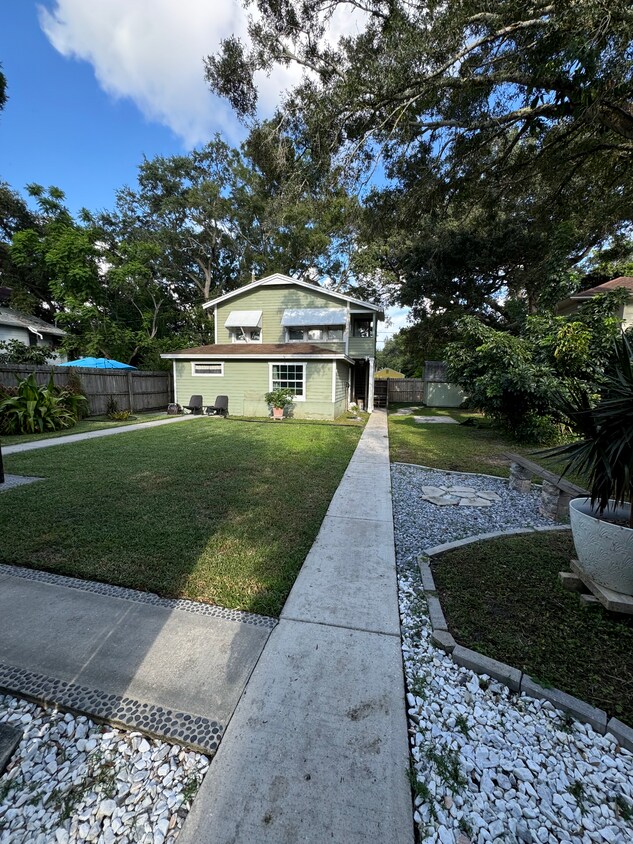 Foto principal - 3045 Melton St N
