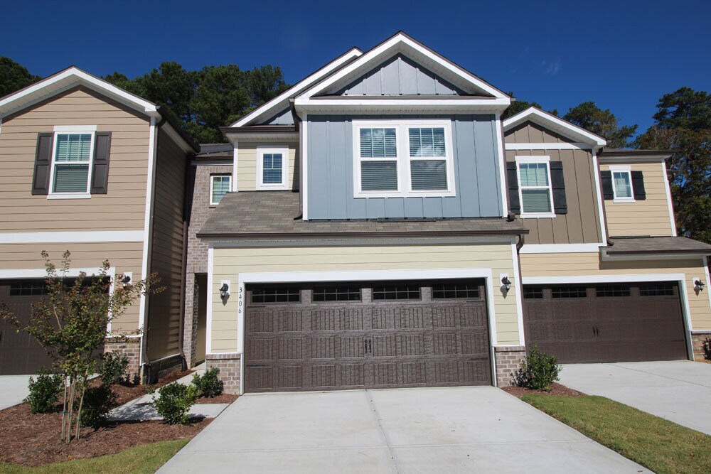 Move-in Ready Townhome with dedicated 240V 30 Amp circuit in garage for electric car! - 3406 Dropseed Dr