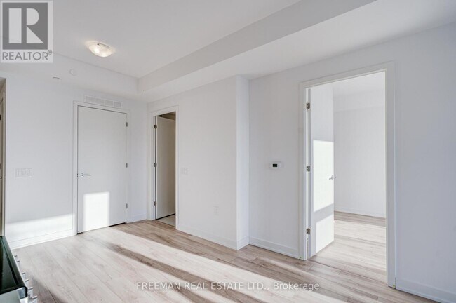 Photo du bâtiment - 7439 Kingston Rd