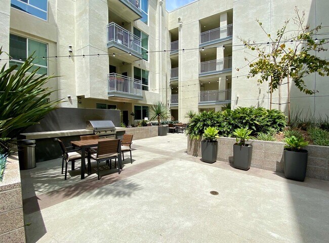Foto del edificio - 12655 Bluff Creek Dr