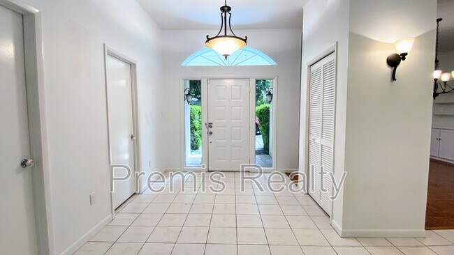 Foto del edificio - 642 Weathersfield Dr
