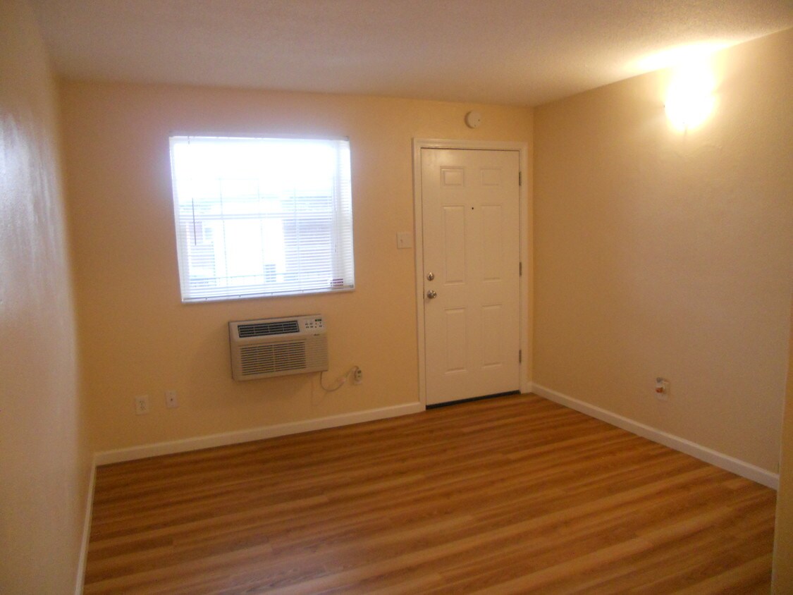 2414 Laclede Station Rd, Maplewood, MO 63143 Apartments in Maplewood