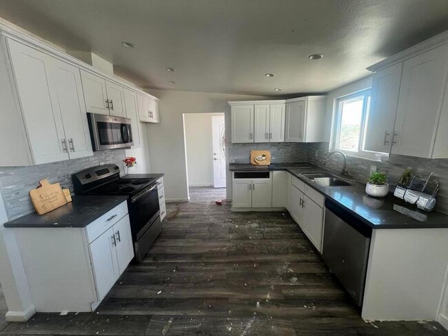 Building Photo - For Rent – Updated 3 Bedroom, 2 Bath Home ...