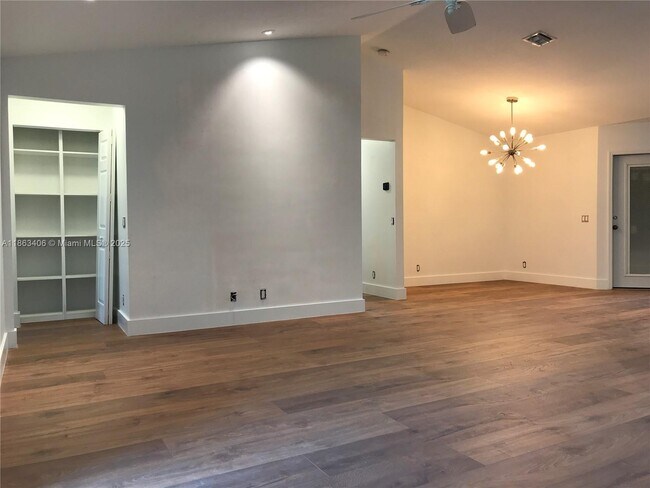 Foto del edificio - 4265 Pine Ridge Ct