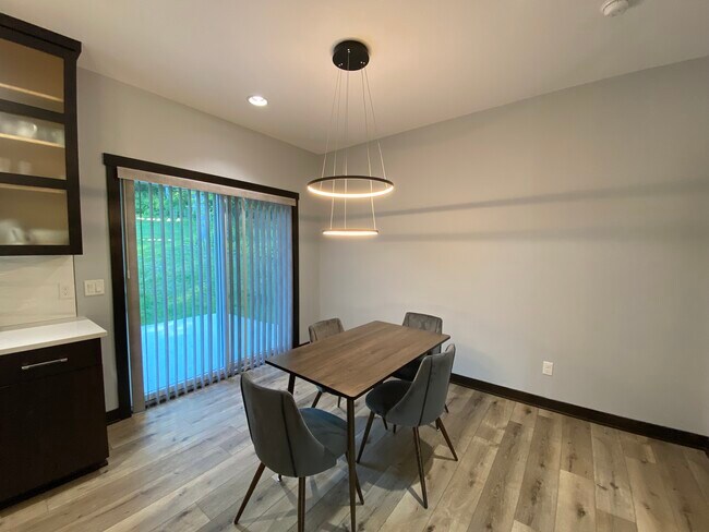 Building Photo - 2068 Edgewood Ct SW