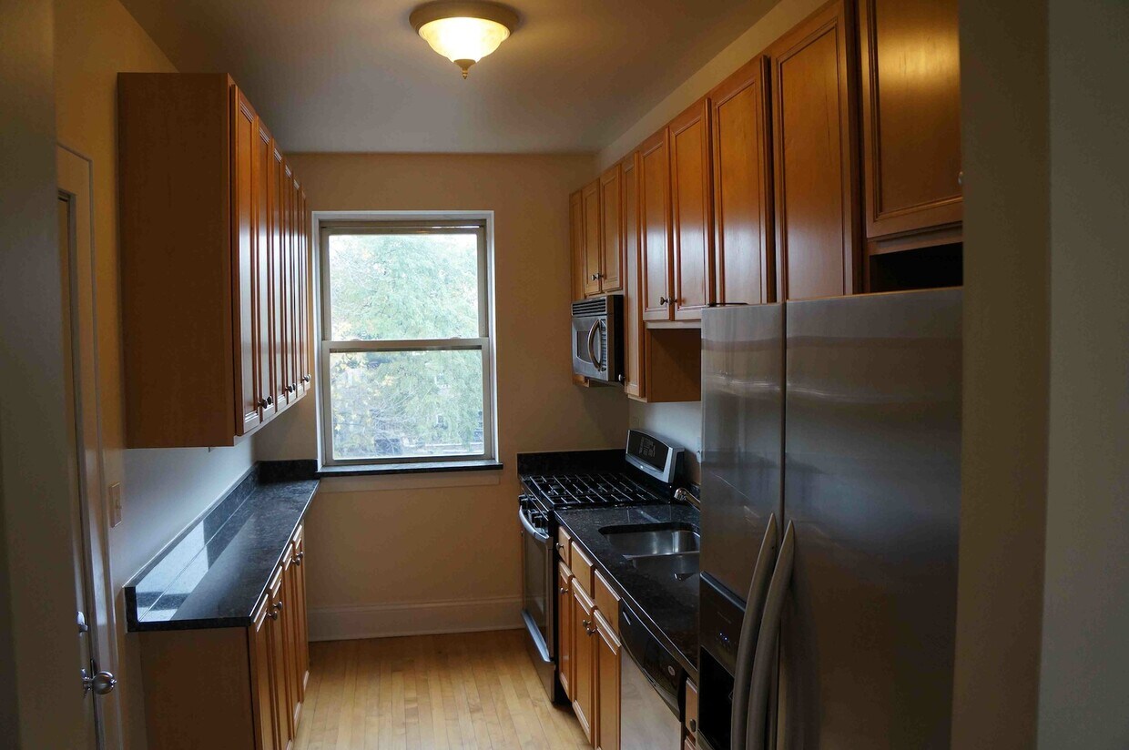 Primary Photo - 1405 W Highland Ave