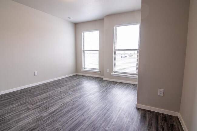 Foto del edificio - 2118 Langford Ave