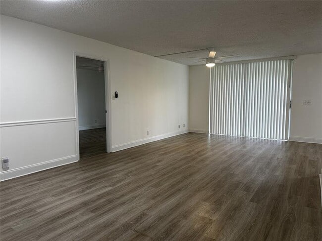 Foto del edificio - 6300 NW 2nd Ave