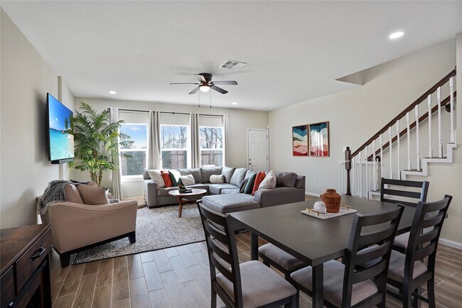 Foto del edificio - 7950 Blue St