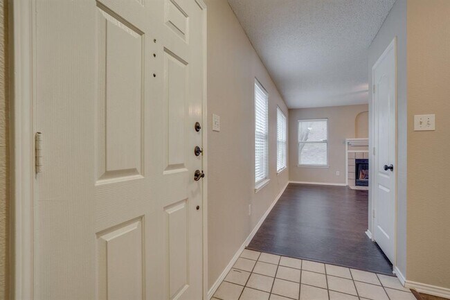 Building Photo - 1410 Ross Dr