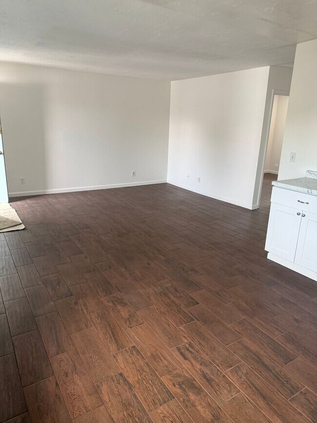 Foto del edificio - 12628 Laurel St