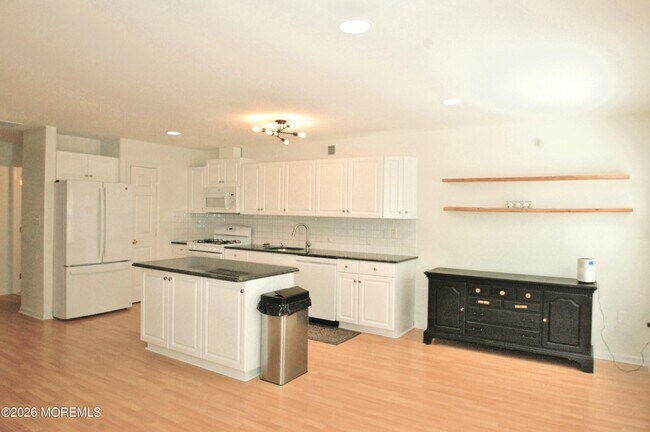 Foto del edificio - 574 Beachway Ave